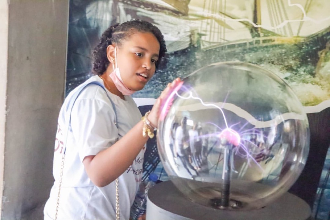 Alunas do Projeto Meninas Protagonistas visitam Espaço Ciência, em Olinda