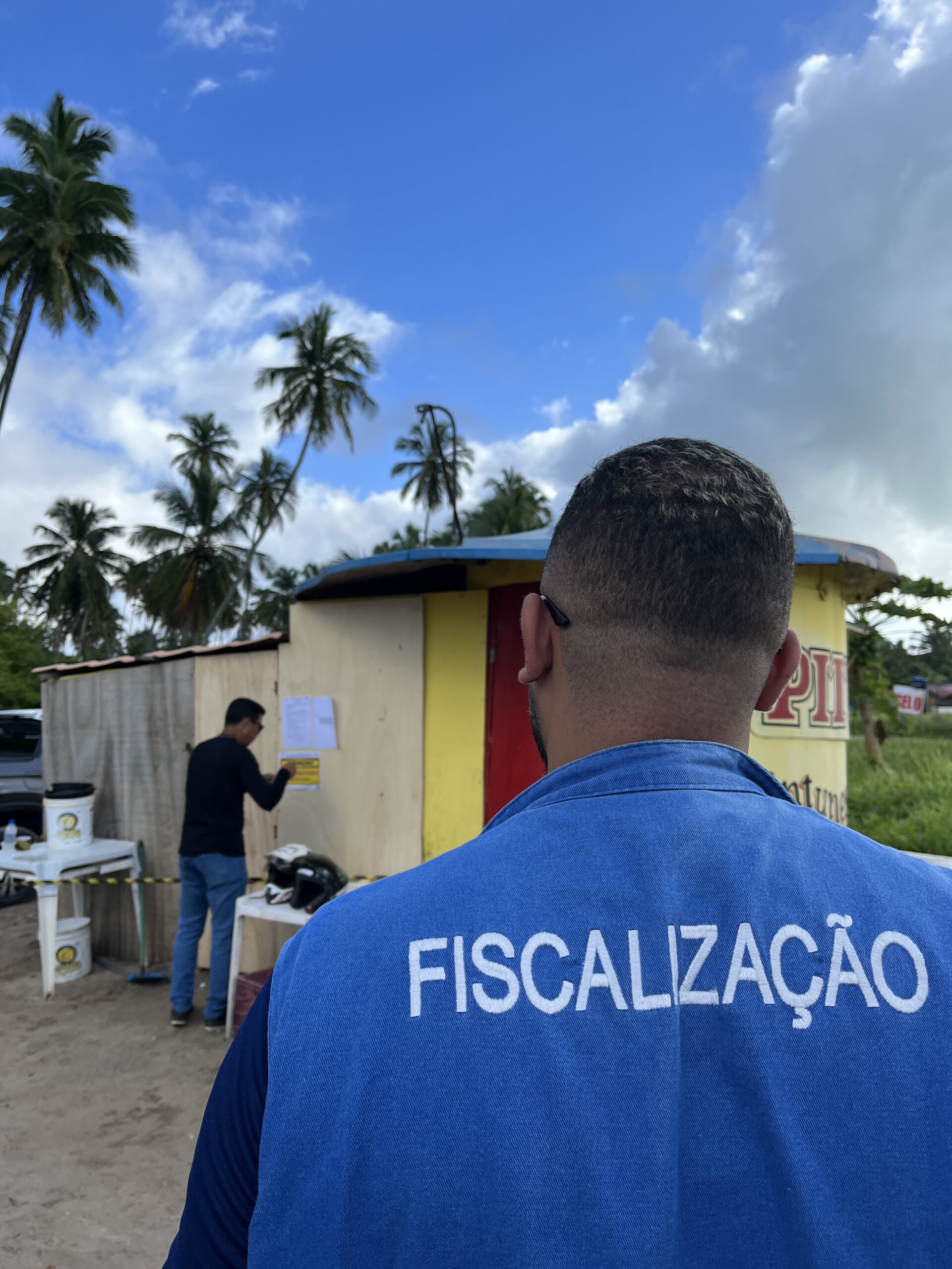 Fiscalização interdita todas as barracas irregulares na Praia de Antunes, Maragogi